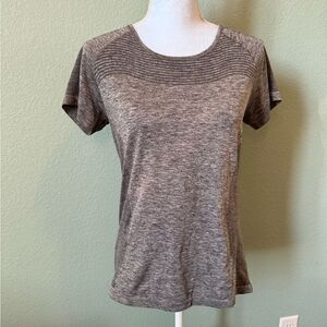 Grey Nike DryFit Athletic Short Sleeve Shirt Size Large